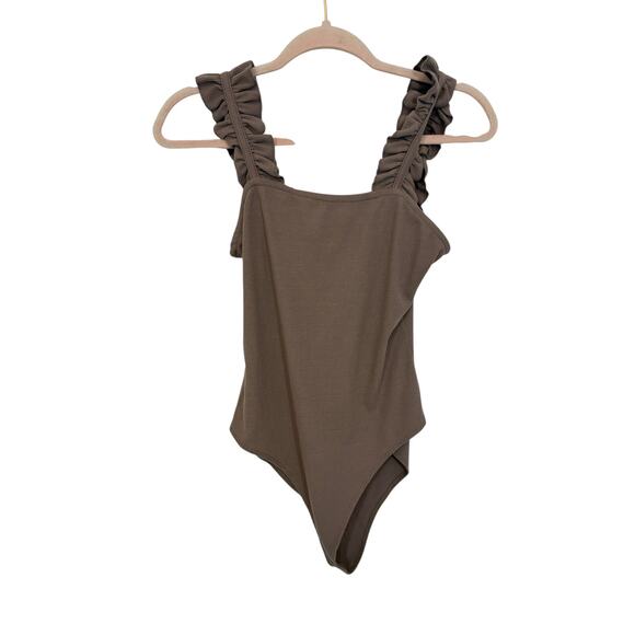 Entro White and Tan Bundle Ribbed Ruffled Tank Sleeveless Bodysuit Casual Basic - Picture 4 of 7